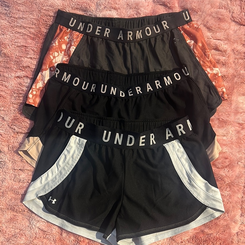 Under Armour Women's Black Shorts-L